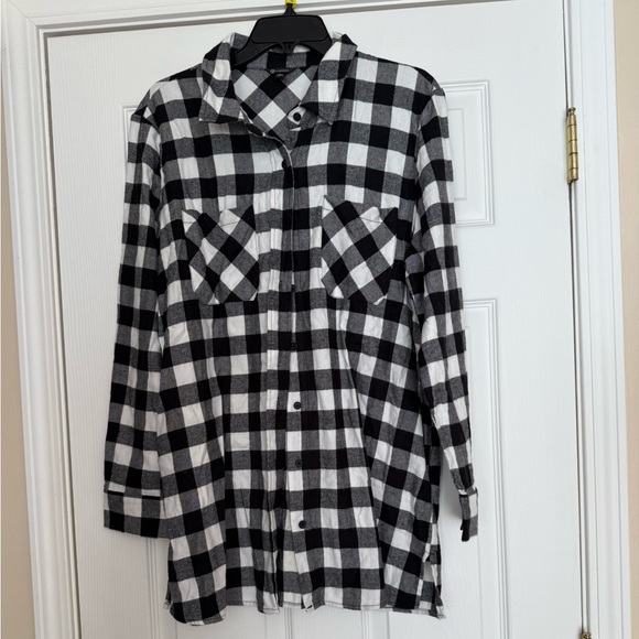 Versona Black and White Checkered flannel shacket/shirt - Picture 1 of 3